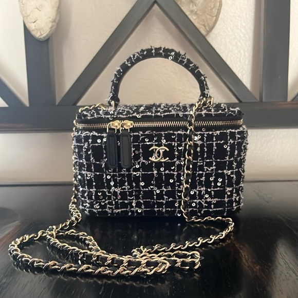 NOT AVAILABLE Brand New!! EXTREMELY RARE Chanel Tweed And Sequin Vanity - Picture 1 of 12